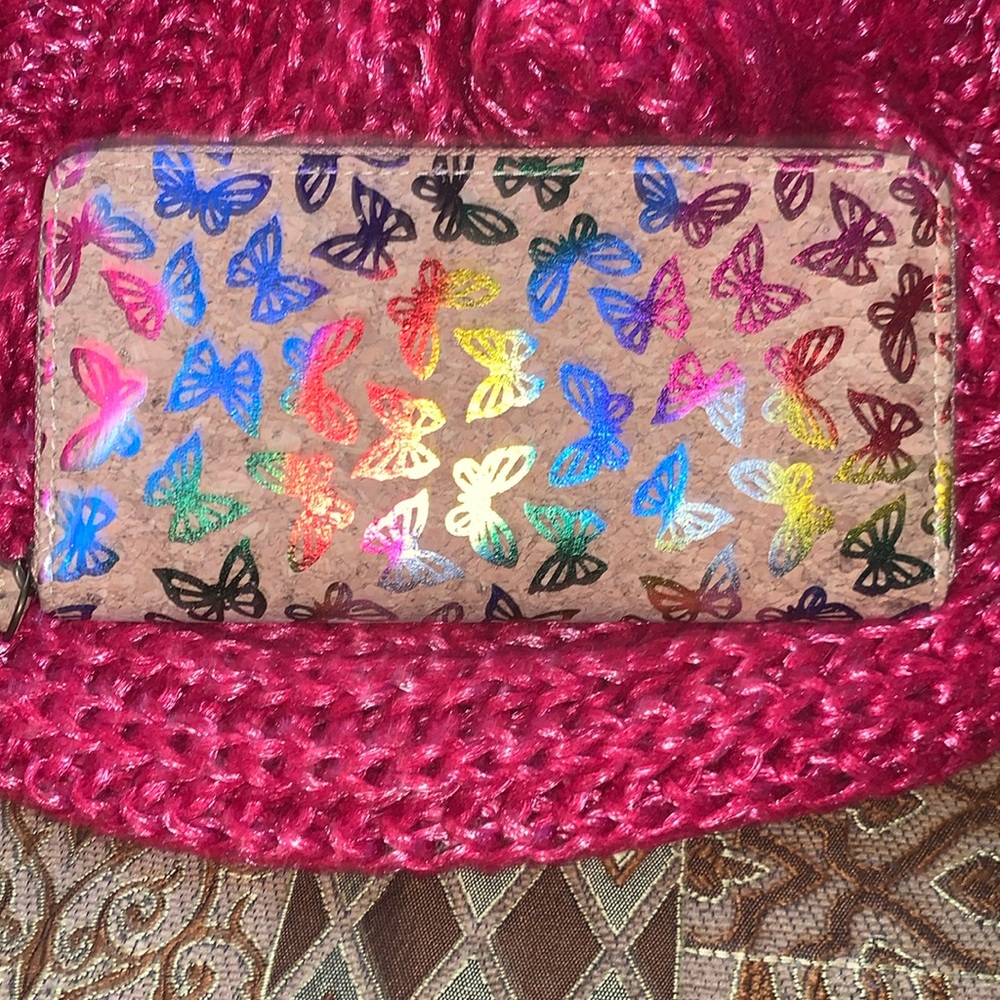 This is a brand new wallet. Never used. Pretty butterflies 🦋 all over it.